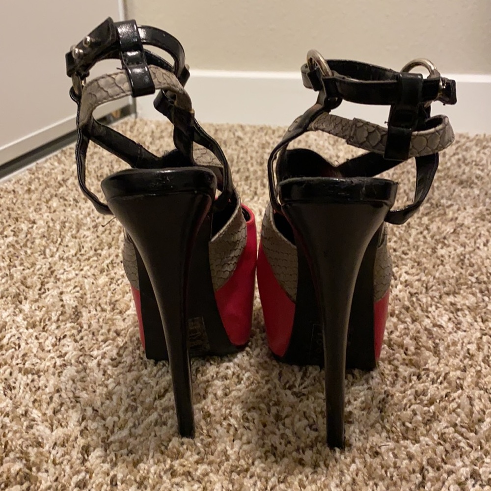Heels - Picture 3 of 4